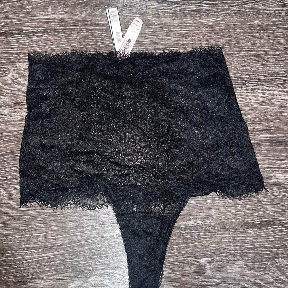 NWT Victoria’s Secret Ultra High Waist Lace Thong - Size Small